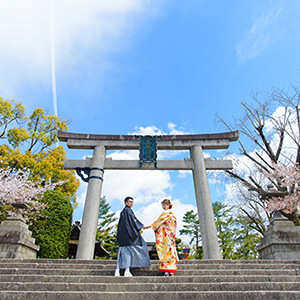 Photo shoot of the couple at the shrine
